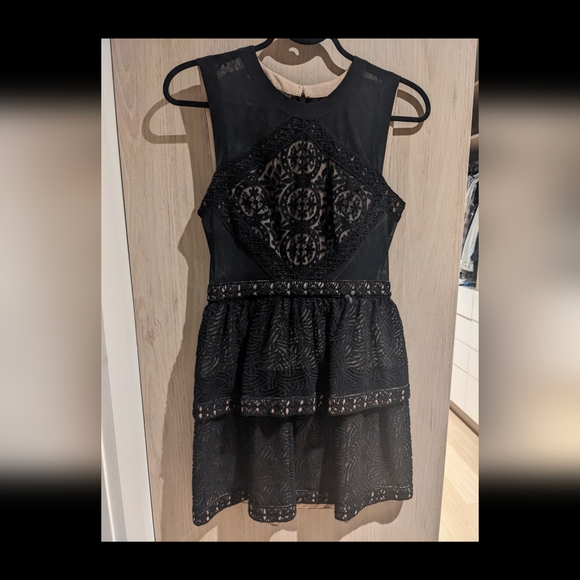 BCBGMAXAZRIA Joselyn Dress. Size 4. - Picture 3 of 3